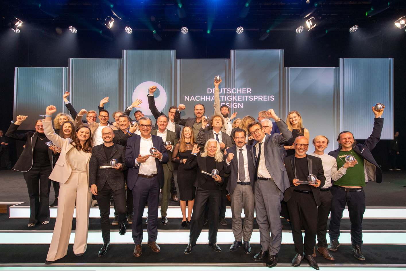 Stolze Gewinner: der Deutsche Nachhaltigkeitspreis zeichnet hervorragende L&ouml;sungen aus, die zur Erreichung ambitionierter Klimaziele beitragen. Copyrights: Ralf R&uuml;hmeier.